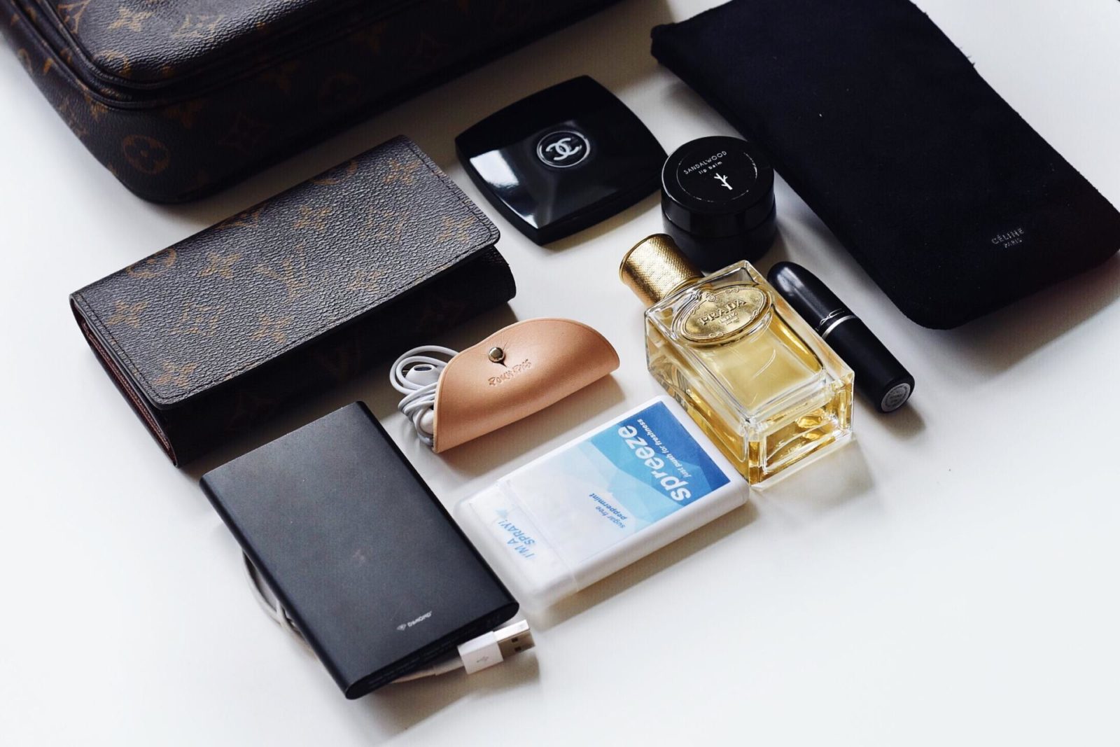 What's in my Bag - Pochette Metis