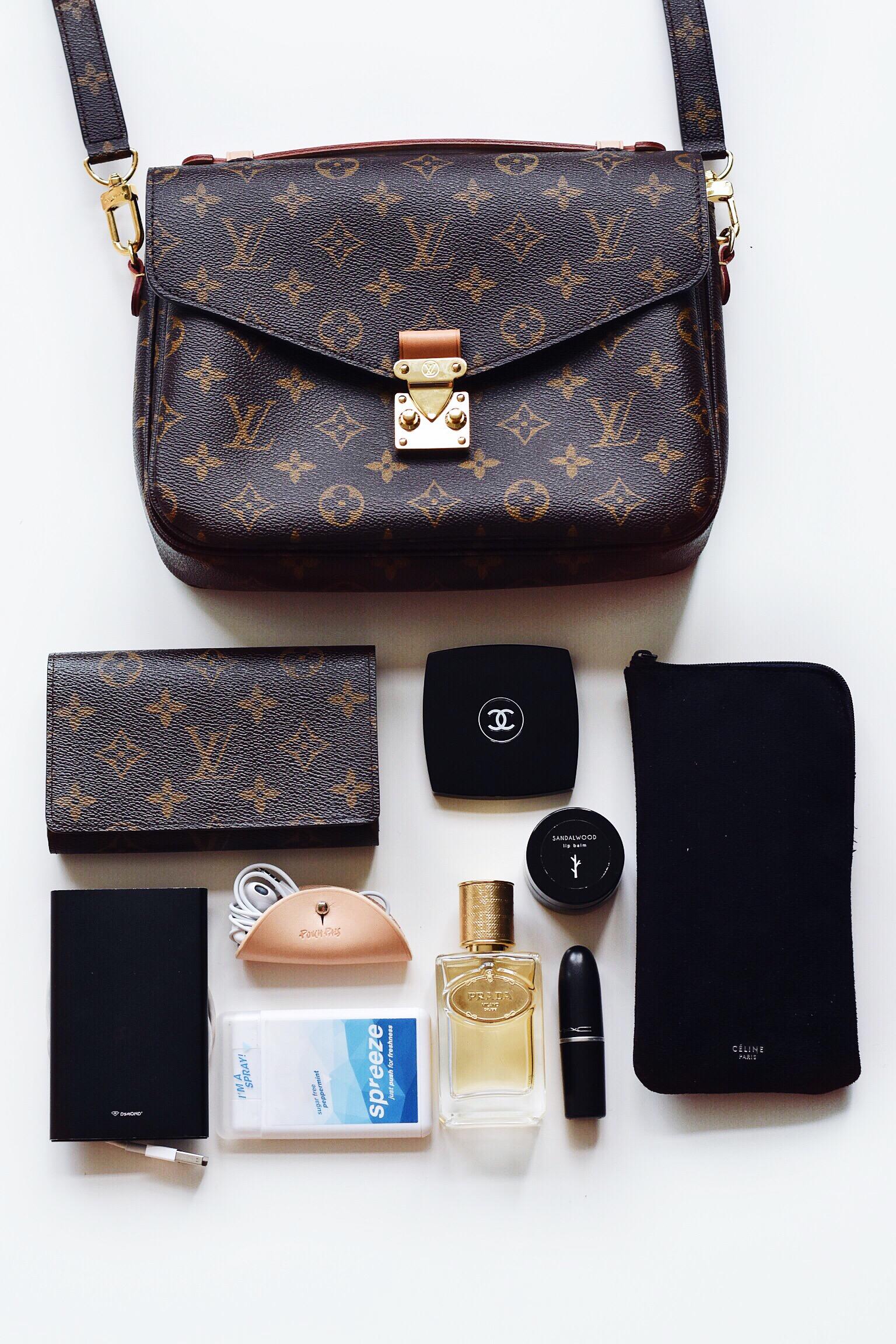 WHAT'S IN MY BAG?!: LOUIS VUITTON POCHETTE