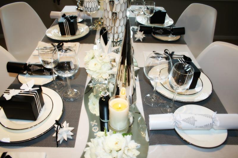 black-and-white-table-setting