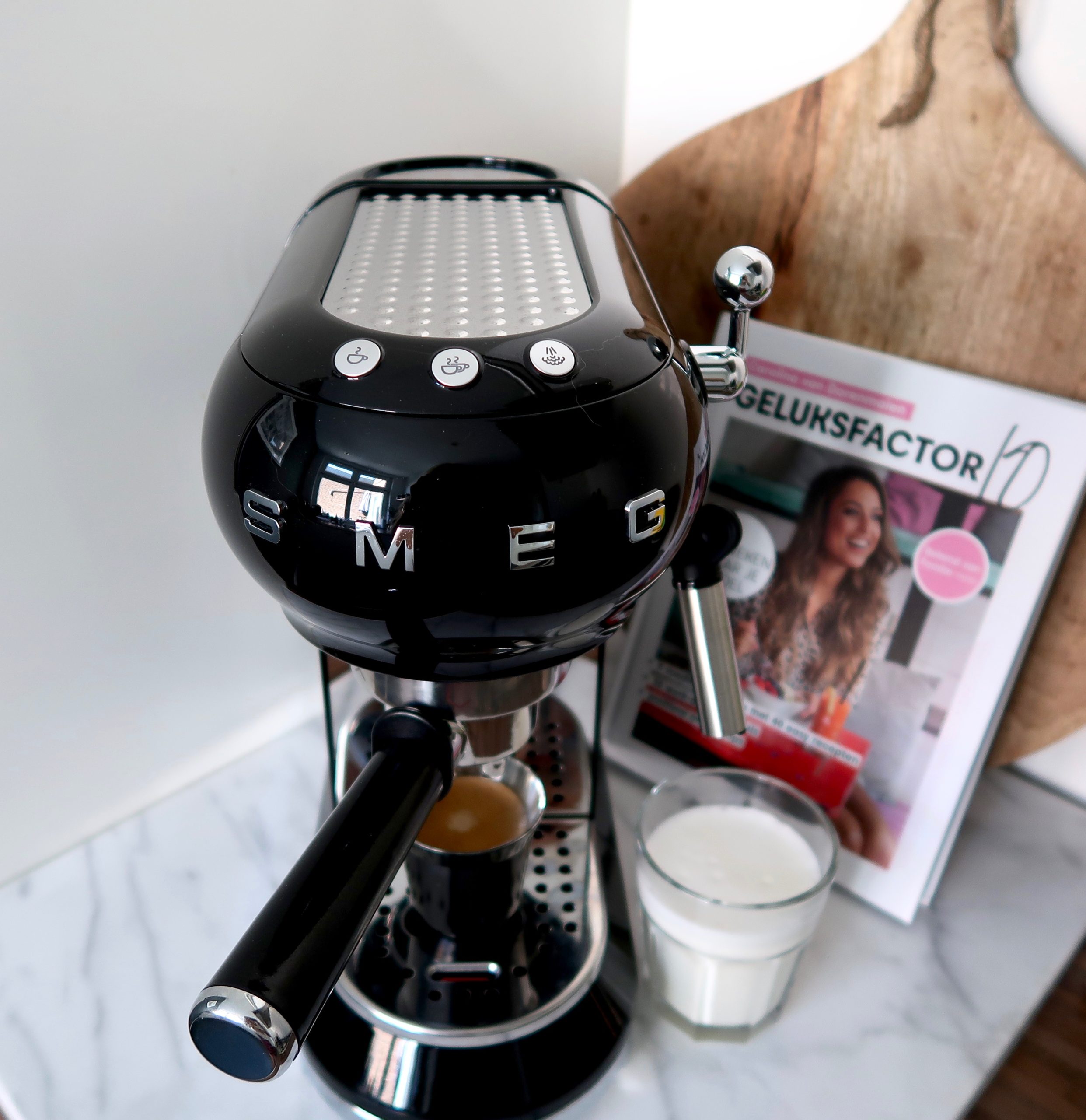 Party Like It's 1959: A Smeg Coffee Maker Review - The Page Edit